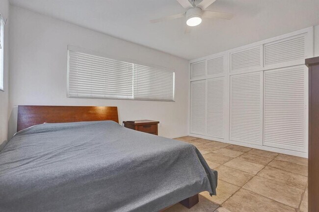 Building Photo - 2760 Yacht Club Blvd