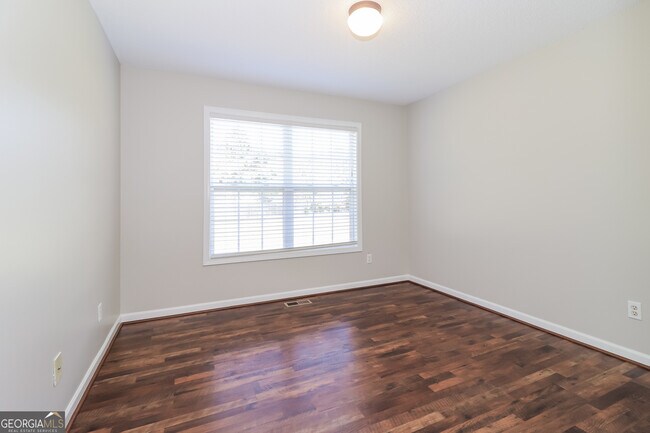 Building Photo - 13 Windrush Dr