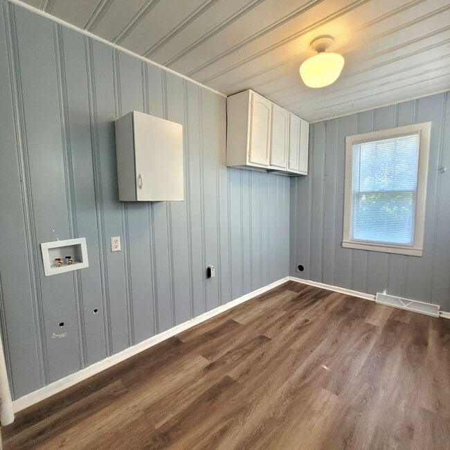 Building Photo - Large Updated House with Garage!