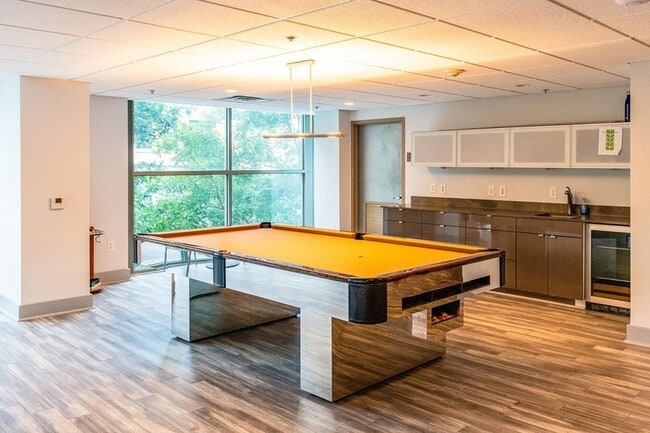 Building Photo - 800 Jackson St