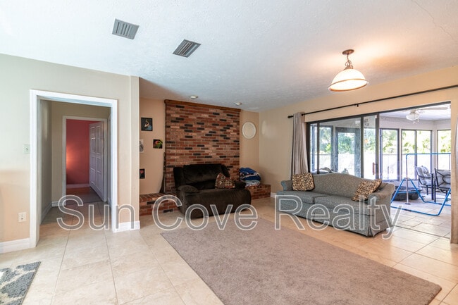 Building Photo - 915 Woodleaf Way