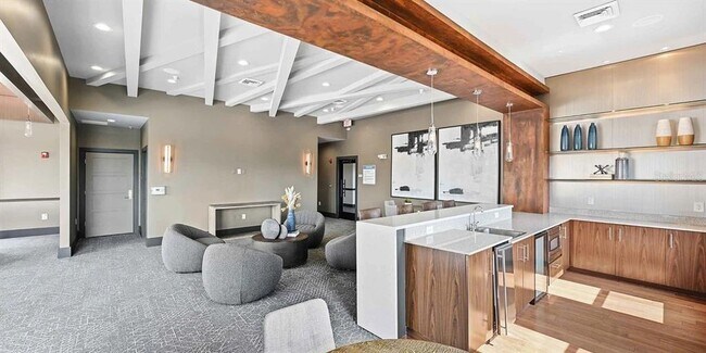 Building Photo - 776 N Orange Ave