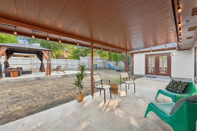 Building Photo - 505 Mairo St