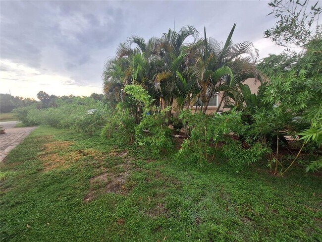 Building Photo - 4050 Yucatan Cir