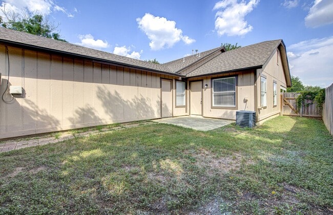 Building Photo - 8122 West Gate Blvd