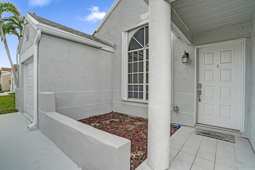 Building Photo - 8467 Dynasty Dr