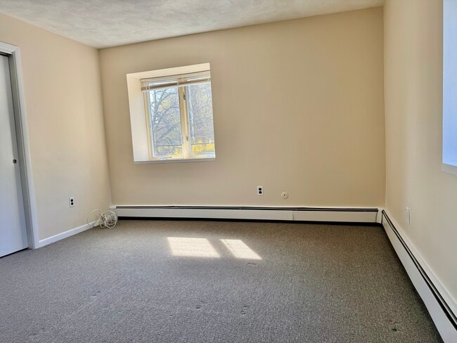 Building Photo - 21 Greenwood St