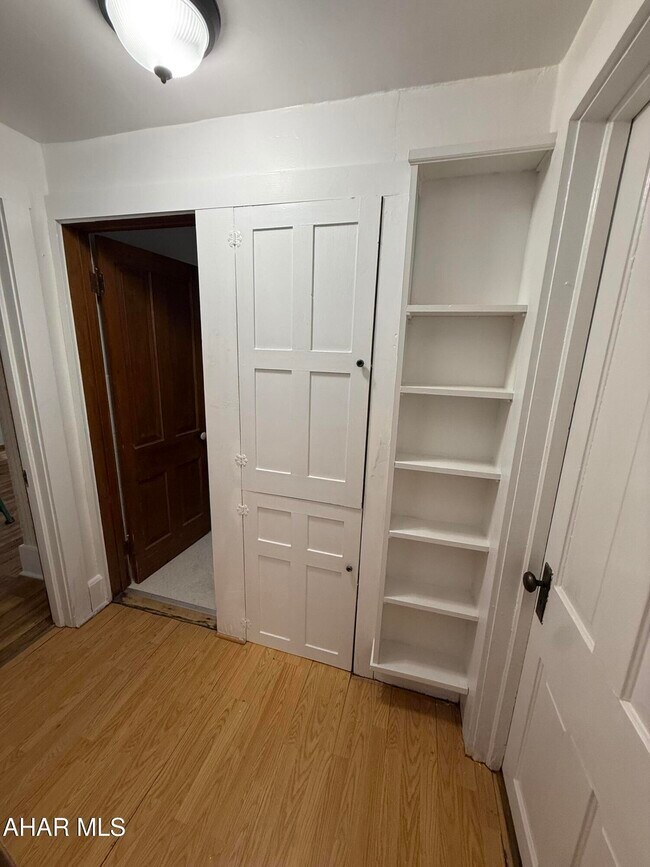 Building Photo - 409 E Penn St