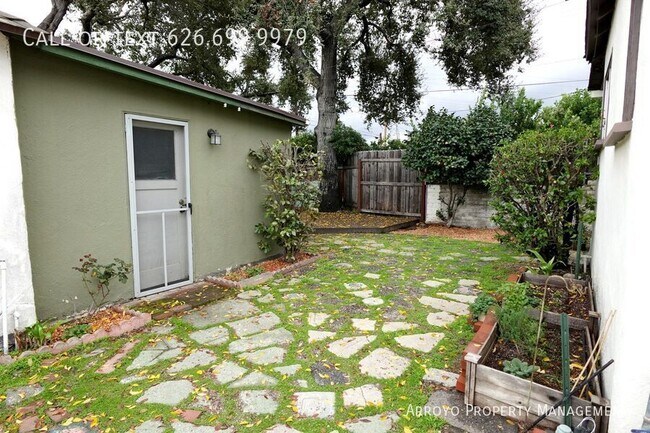 Building Photo - 3216 Brandon St