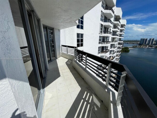 Building Photo - 3530 Mystic Pointe Dr
