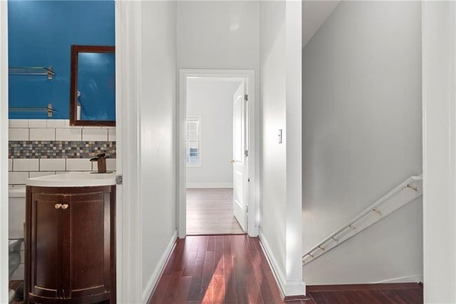 Building Photo - 102 Dixon St