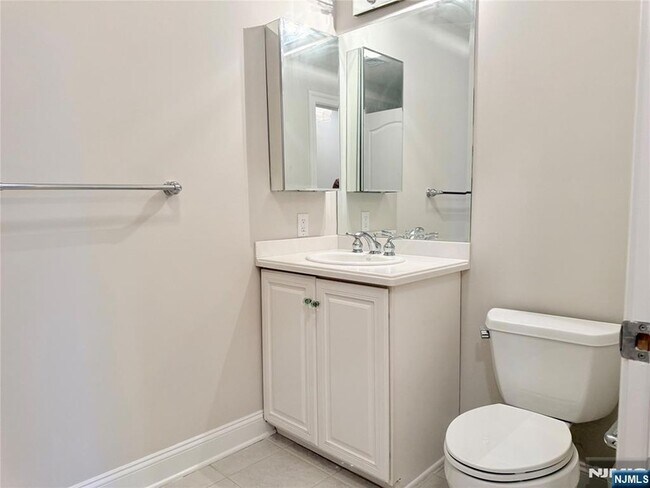 Building Photo - 3104 Rio Vista Dr