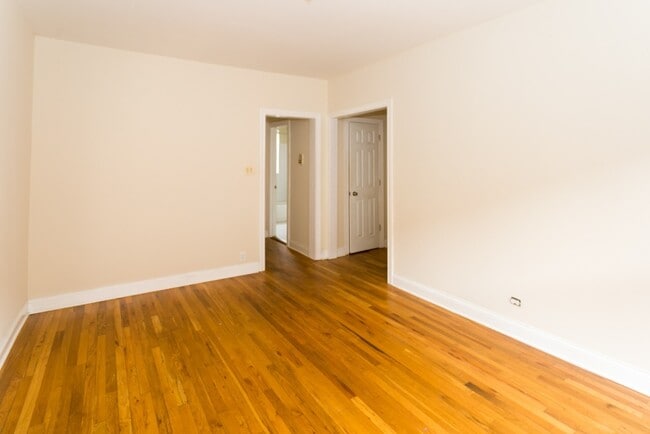 Building Photo - 665 W Cornelia Ave