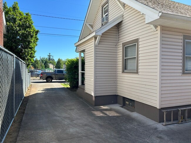Building Photo - Updated Vintage Home
