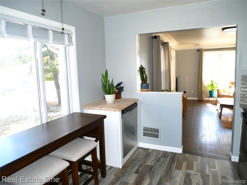 Building Photo - 2881 Ellwood Ave