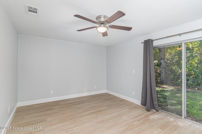 Building Photo - 317 Sun Dial Ct