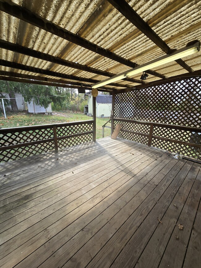 Building Photo - 1320 E Livingston St