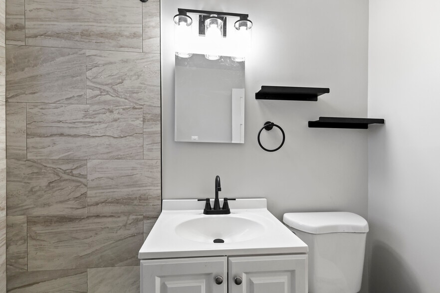 Building Photo - 2809 16th Rd S