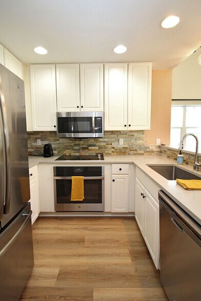 Building Photo - 9711 NW Miller Hill Dr