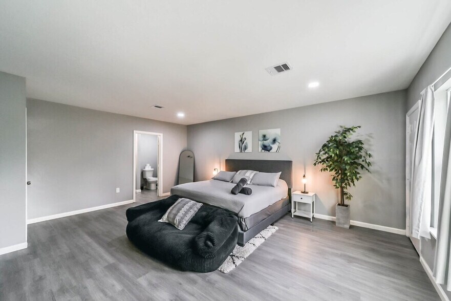 Building Photo - 5130 Cosby St