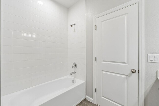 Building Photo - 510 Lady Palm St