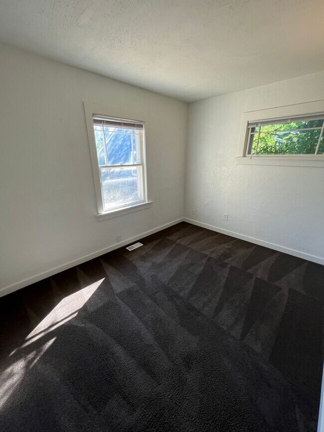 Building Photo - 102 S 46th St
