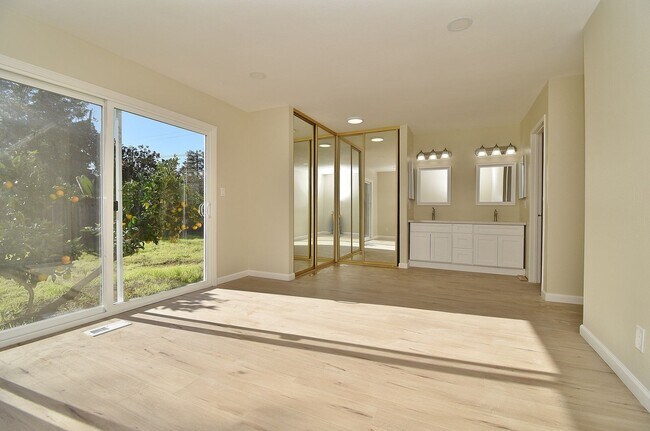 Building Photo - COMING SOON | $4,090 / 4 BR - GORGEOUS REMODELED PARKMONT HOME IN CENTRAL FREMONT