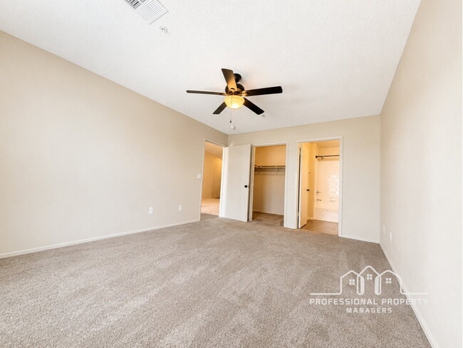 Building Photo - For Rent: 3-bedroom, 2-bathroom home in Desert Sky
