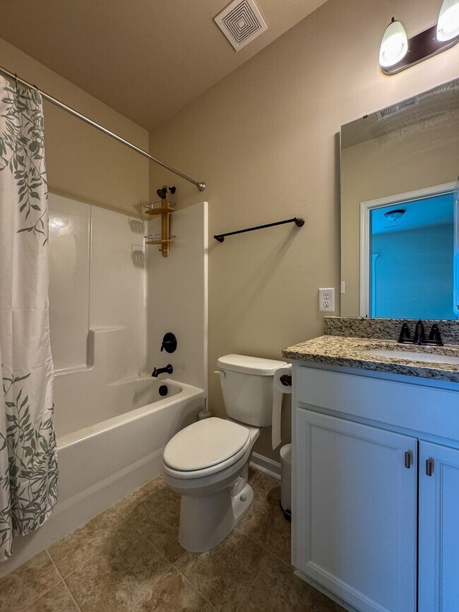 Building Photo - Stunning 5 Bed 4.5 Bath Fayetteville Home with Fenced Yard