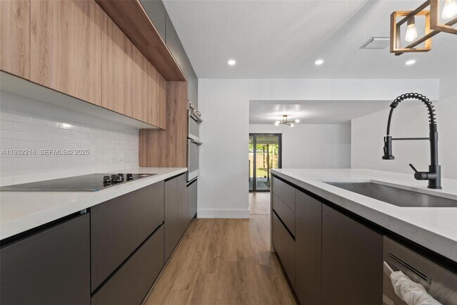 Building Photo - 1516 SW 30th Terrace