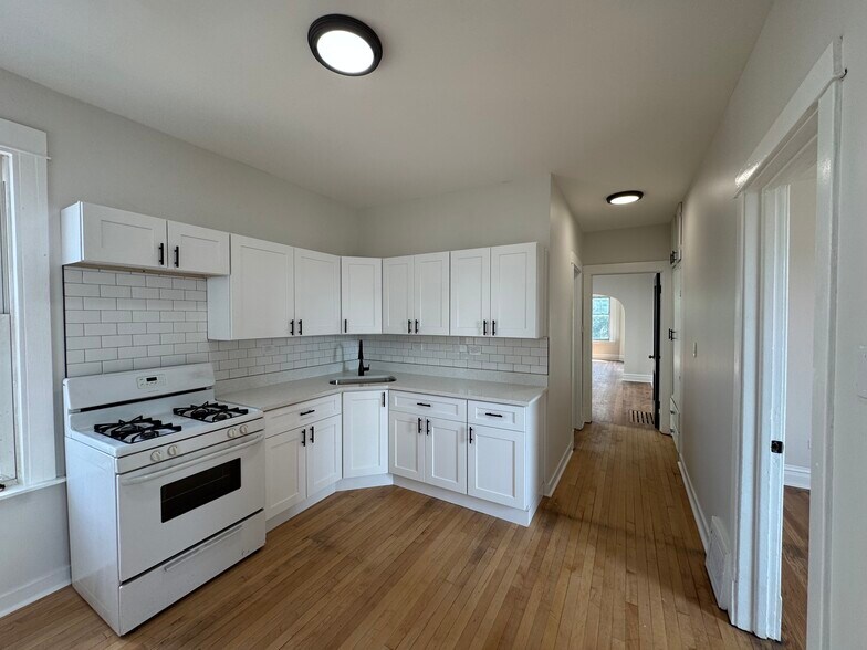 Building Photo - 3516 W Evergreen Ave