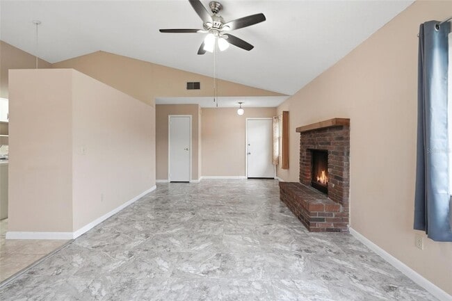 Building Photo - 754 Summerland Dr