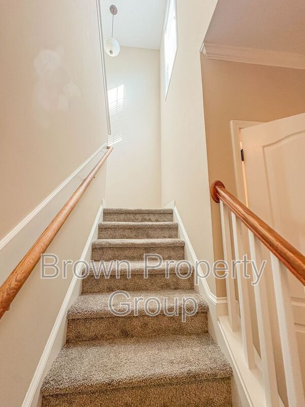 Building Photo - 1804 Shady Knoll Ln