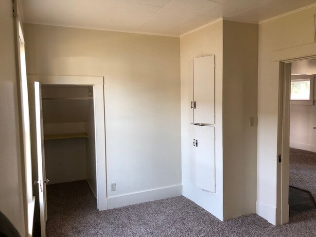 Building Photo - Adorable 3bed/1.5bath Home Close to School...
