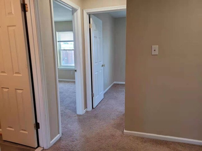Building Photo - 305 Seeman Ct