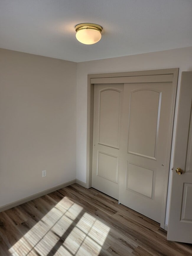 Building Photo - Updated House in NE Salem - Fenced Yard - Pet Friendly