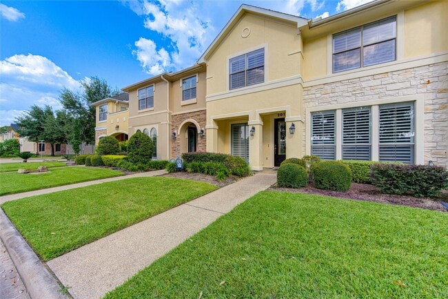 Building Photo - 2011 Spring Cedar Ln