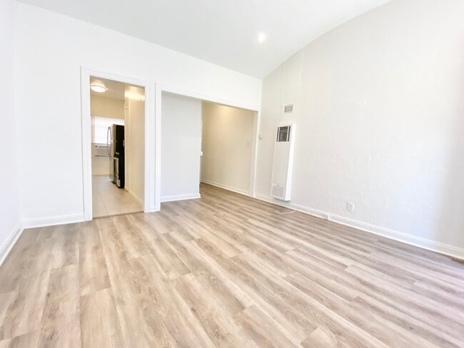 Building Photo - 832 N Alta Vista Blvd