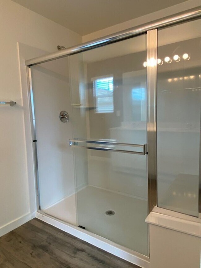 Building Photo - 2023 model home in solar community! Available 4/1