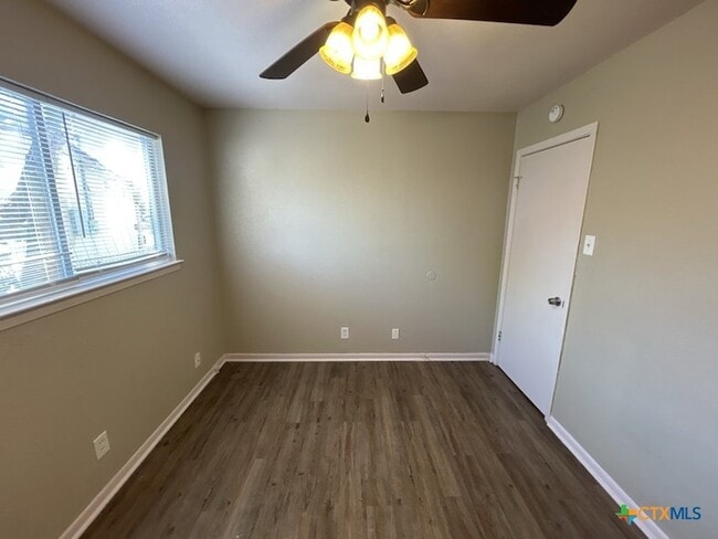 Building Photo - 1202 Alta Mira Dr