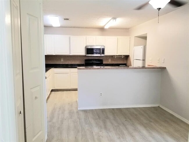 Building Photo - 9315 Bristlebrook Dr