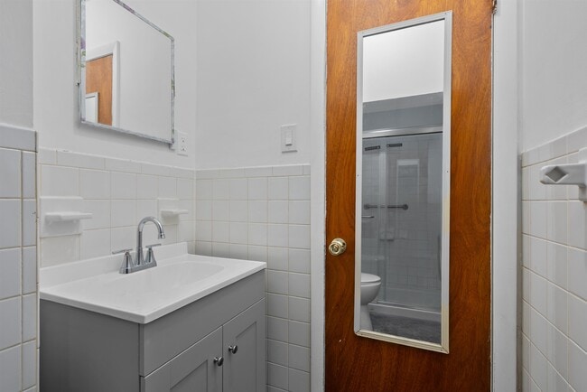 Building Photo - 406 7th St