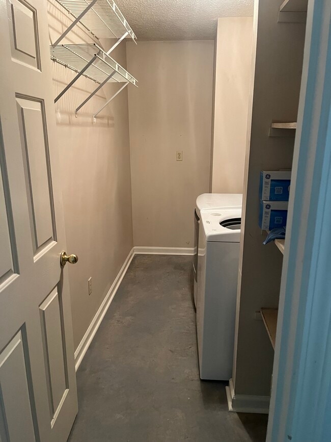 Building Photo - 3835 Melanie June Dr