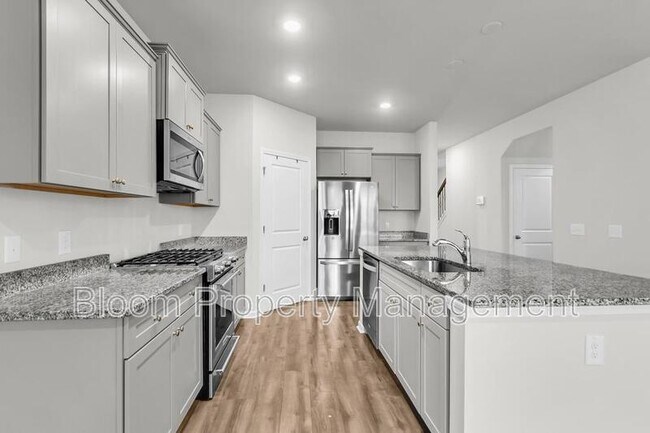 Building Photo - 227 Shortmarsh St