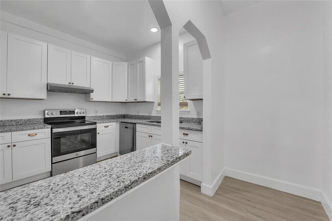 Building Photo - 51 Private Rd 901