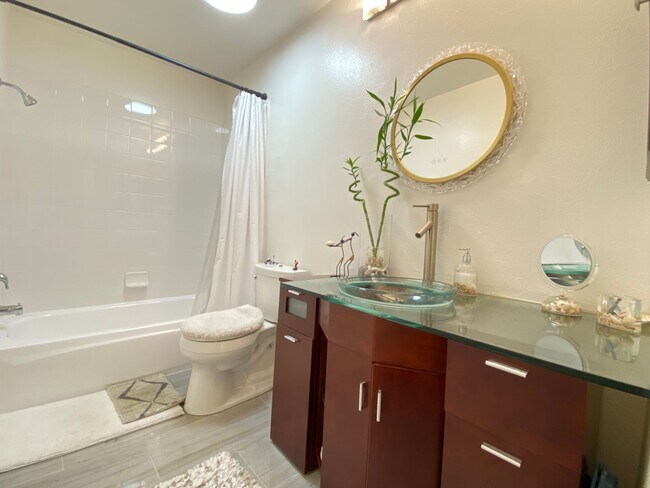 Building Photo - Stunning 3-bedroom, 2-bathroom coastal condo with Modern Custom Upgrades!