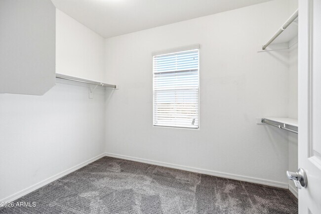 Building Photo - 668 N Sparrow Ct