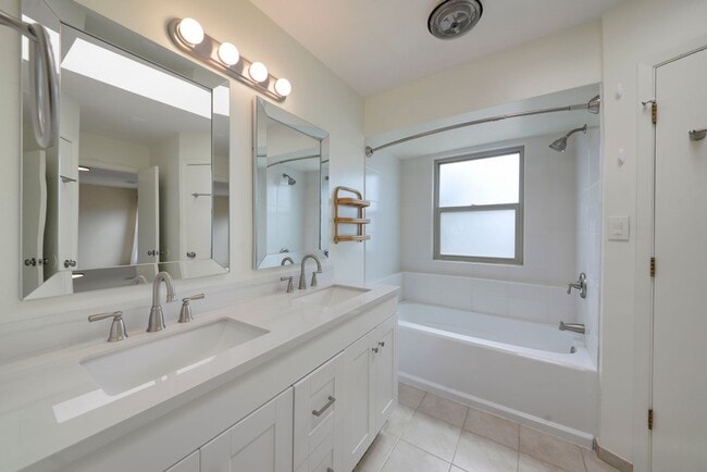 Building Photo - Amazing 4 Bedroom with Views SE Rio Rancho!
