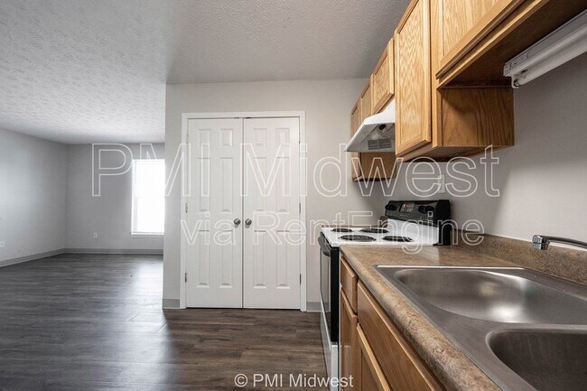 Building Photo - 1702W W Michigan St