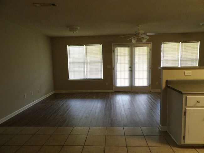 Building Photo - Creekside Townhomes, Creeke Lane, Enterpri...